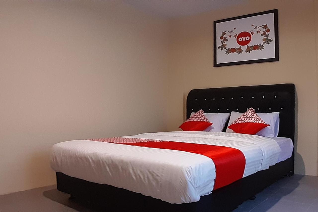 Oyo 1053 Angelyn Home Stay Medan Exterior foto
