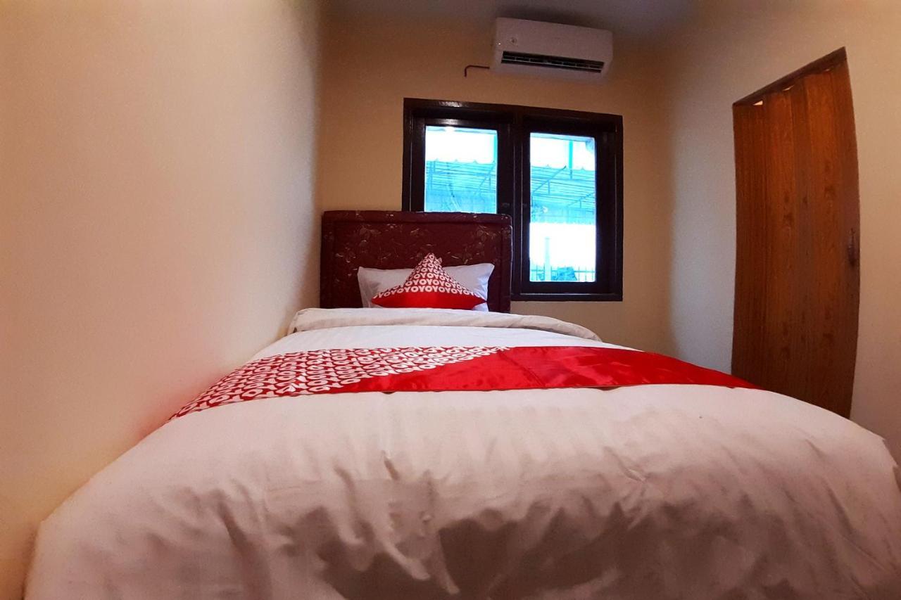 Oyo 1053 Angelyn Home Stay Medan Exterior foto