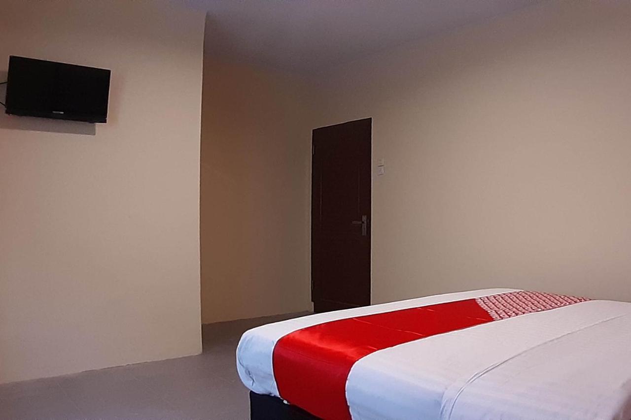 Oyo 1053 Angelyn Home Stay Medan Exterior foto