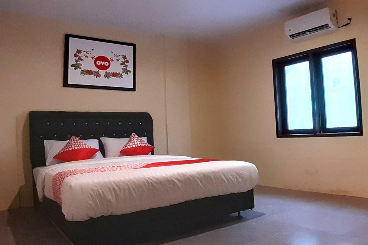 Oyo 1053 Angelyn Home Stay Medan Exterior foto