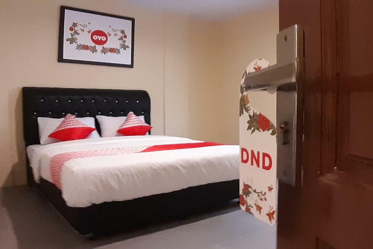Oyo 1053 Angelyn Home Stay Medan Exterior foto